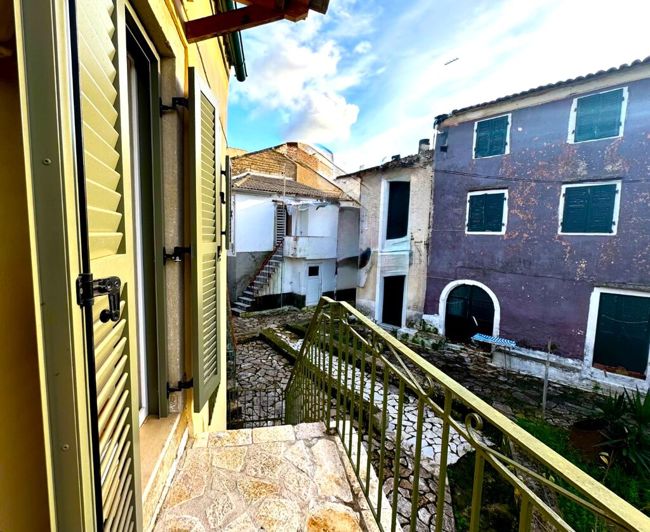 Image No.18-2 Bed Maisonette for sale