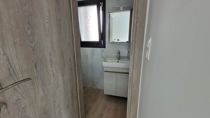 Image No.20-2 Bed Maisonette for sale