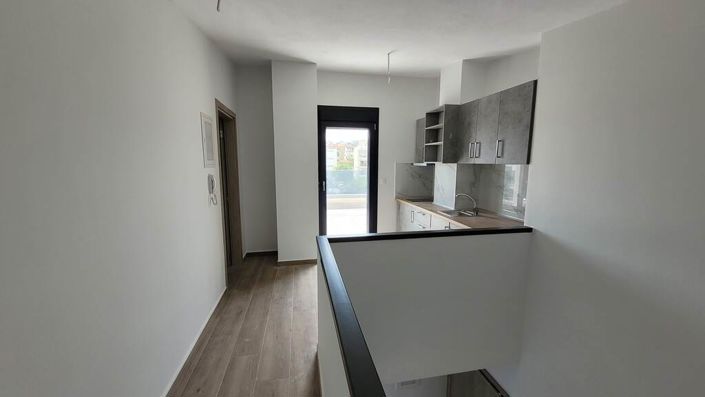 Image No.7-2 Bed Maisonette for sale