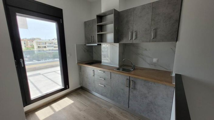 Image No.8-2 Bed Maisonette for sale