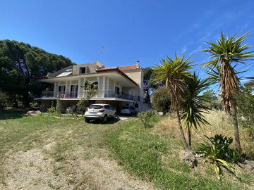 1 - Antirrio, Propriété