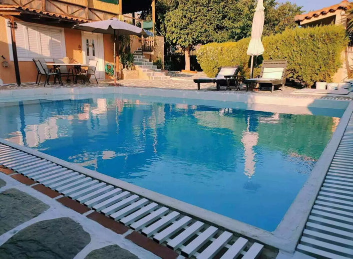 Image No.1-4 Bed Property for sale