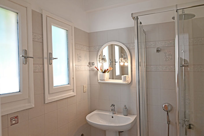 Image No.10-5 Bed Villa for sale