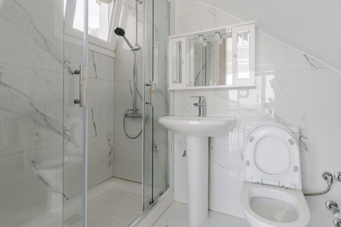 Image No.9-5 Bed Property for sale