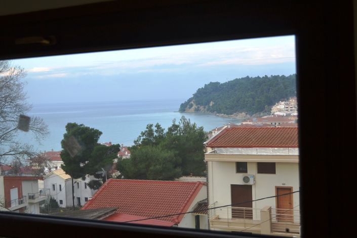 Image No.1-4 Bed Maisonette for sale