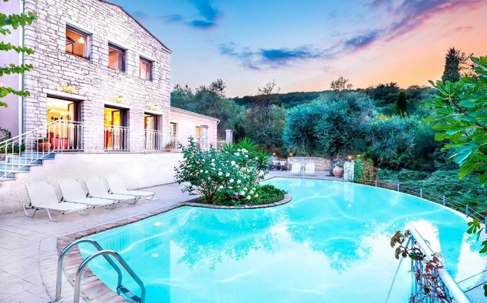 Image No.2-Villa de 4 chambres à vendre à Kassiopi