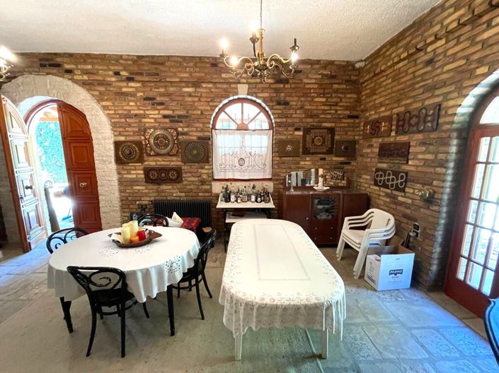 Image No.11-3 Bed Property for sale