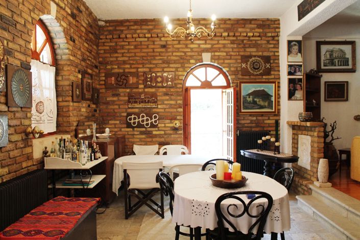 Image No.12-3 Bed Property for sale