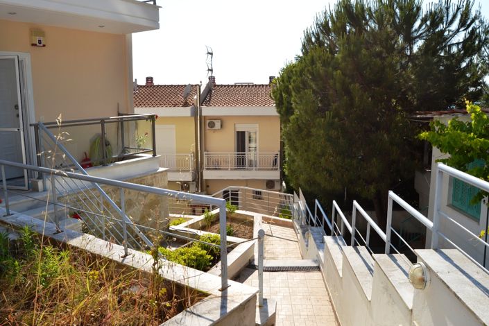 Image No.26-3 Bed Maisonette for sale