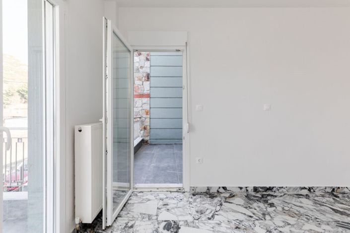 Image No.12-3 Bed Maisonette for sale