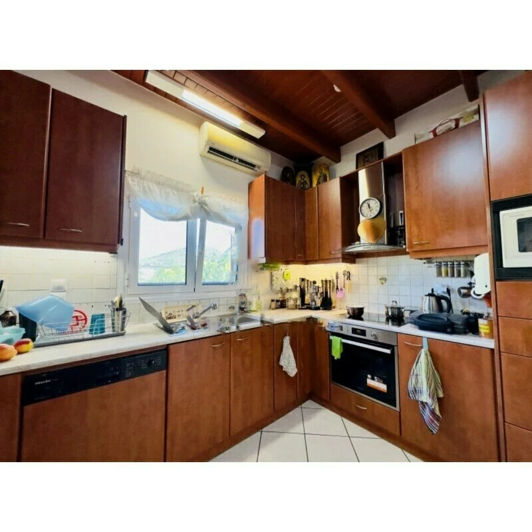 Image No.8-4 Bed Property for sale