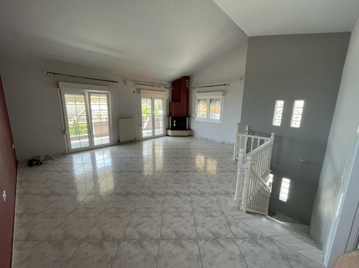 Image No.3-3 Bed Maisonette for sale