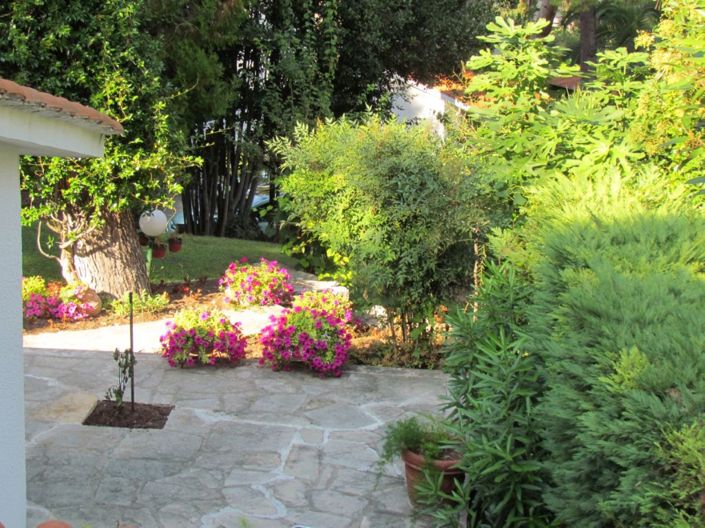 Image No.12-2 Bed Property for sale