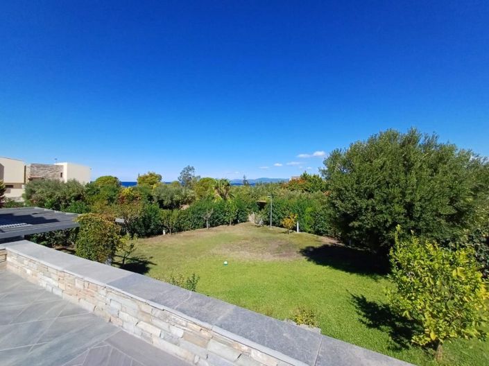 Image No.24-3 Bed Property for sale