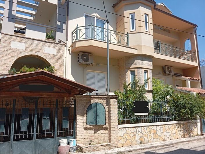 Image No.3-Propriété de 6 chambres à vendre à Antirrio