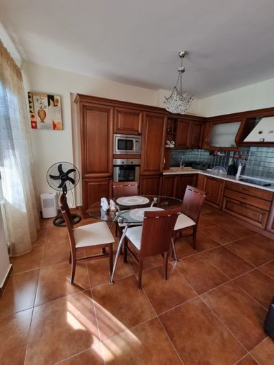 Image No.12-2 Bed Property for sale