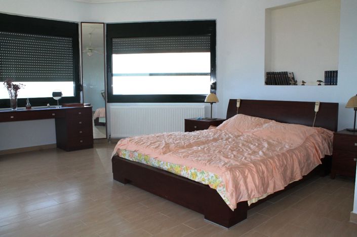 Image No.13-6 Bed Property for sale