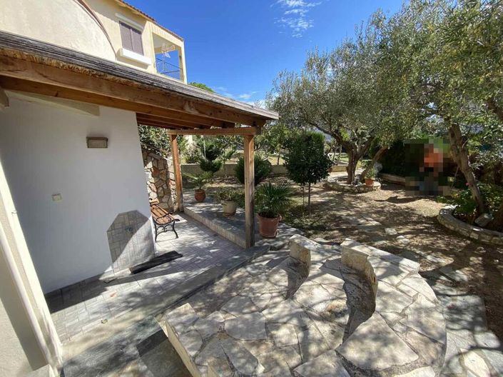 Image No.23-4 Bed Property for sale