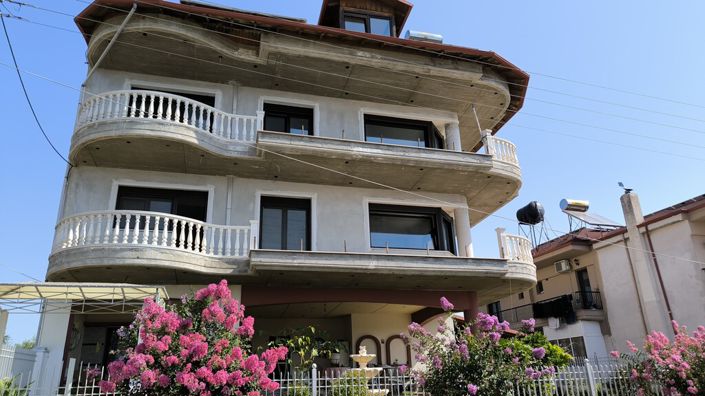 Image No.26-3 Bed Flat for sale