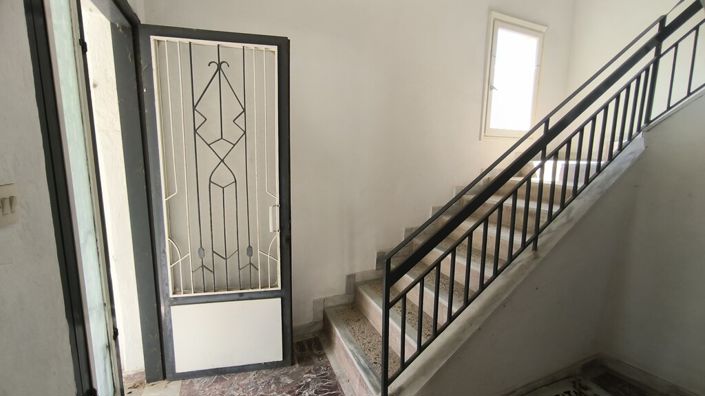 Image No.10-2 Bed Property for sale