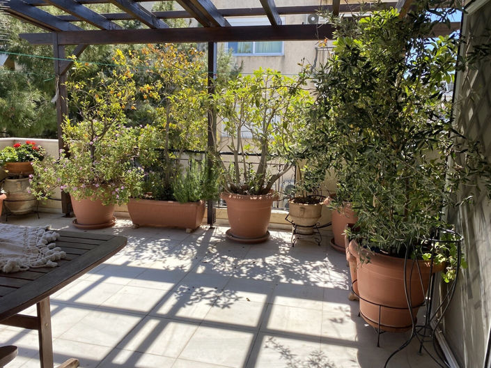 Image No.3-4 Bed Maisonette for sale