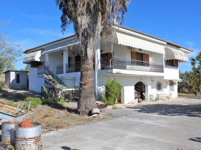 Image No.2-4 Bed Property for sale