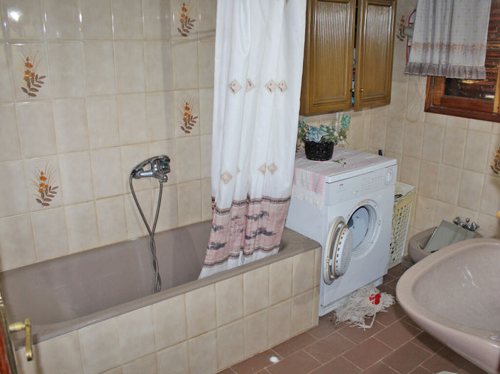 Image No.9-4 Bed Property for sale