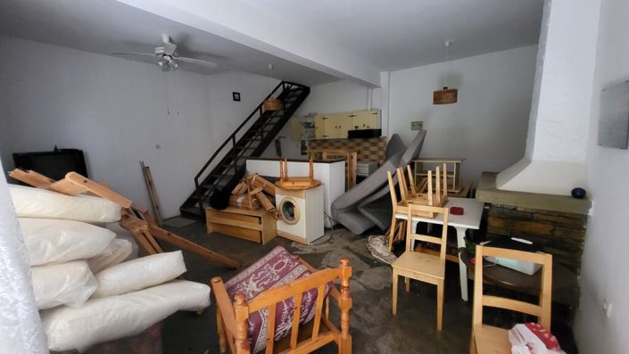 Image No.8-2 Bed Maisonette for sale