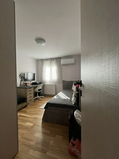 Image No.18-3 Bed Flat for sale