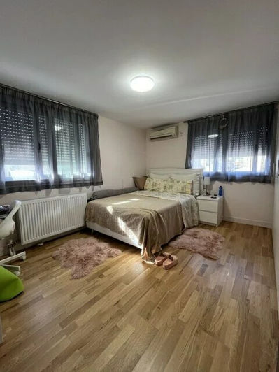 Image No.23-3 Bed Flat for sale