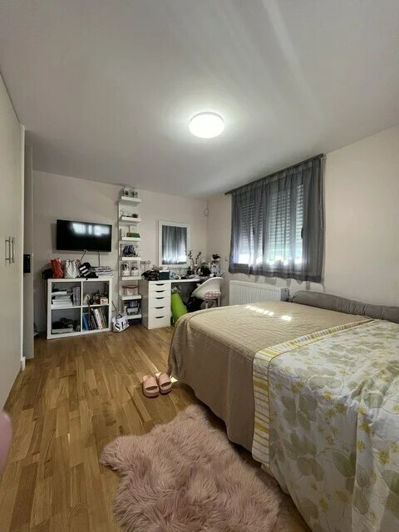 Image No.25-3 Bed Flat for sale