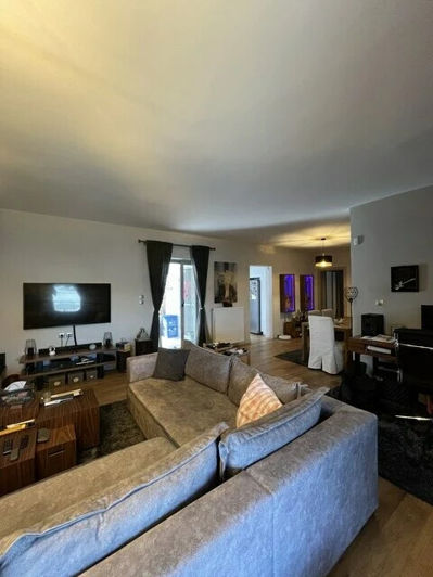 Image No.30-3 Bed Flat for sale