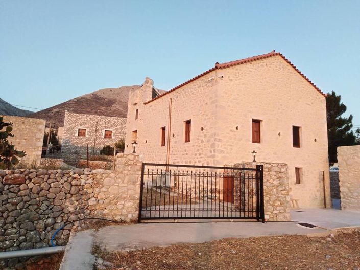 Image No.1-4 Bed Hotel for sale