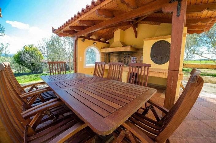 Image No.14-3 Bed Property for sale