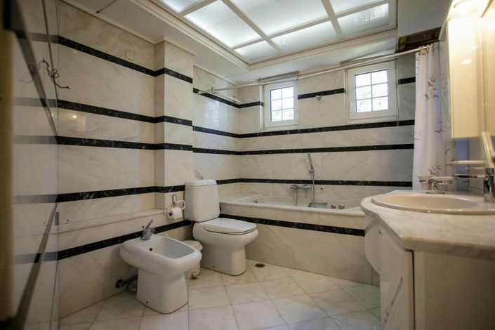 Image No.16-3 Bed Property for sale