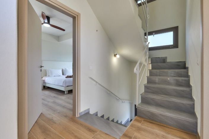 Image No.20-4 Bed Maisonette for sale