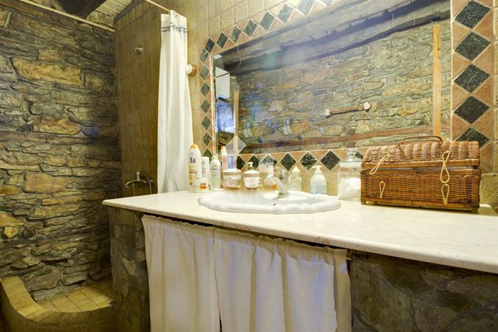 Image No.12-2 Bed Property for sale