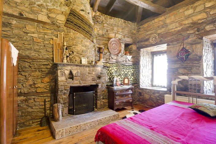 Image No.17-2 Bed Property for sale