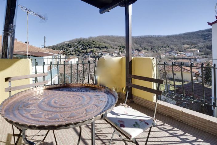 Image No.20-2 Bed Property for sale