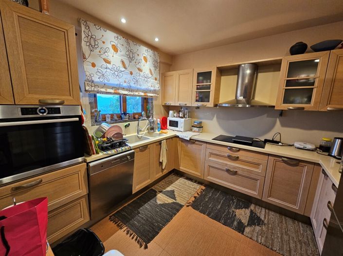 Image No.6-3 Bed Property for sale