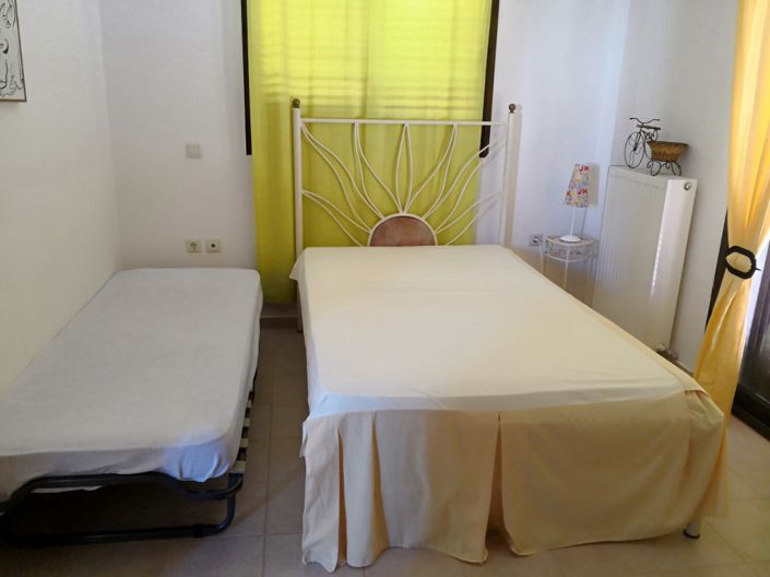 Image No.12-3 Bed Property for sale