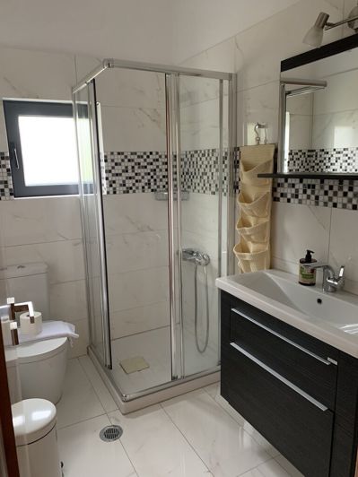 Image No.12-8 Bed Property for sale