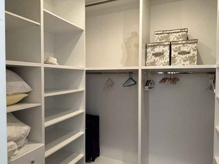 Image No.15-8 Bed Property for sale