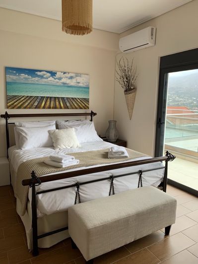 Image No.19-8 Bed Property for sale