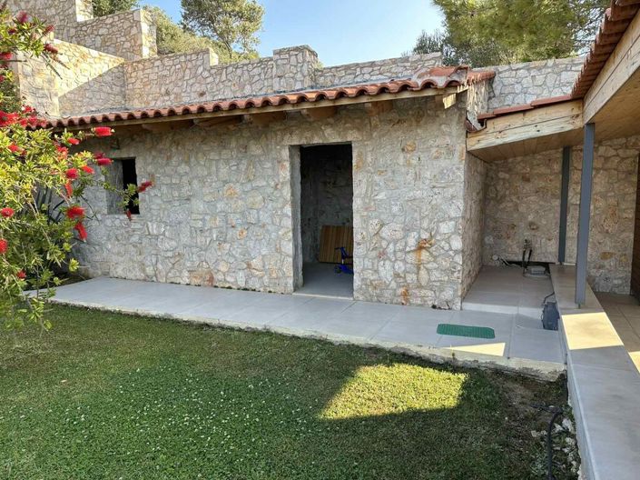 Image No.27-8 Bed Property for sale