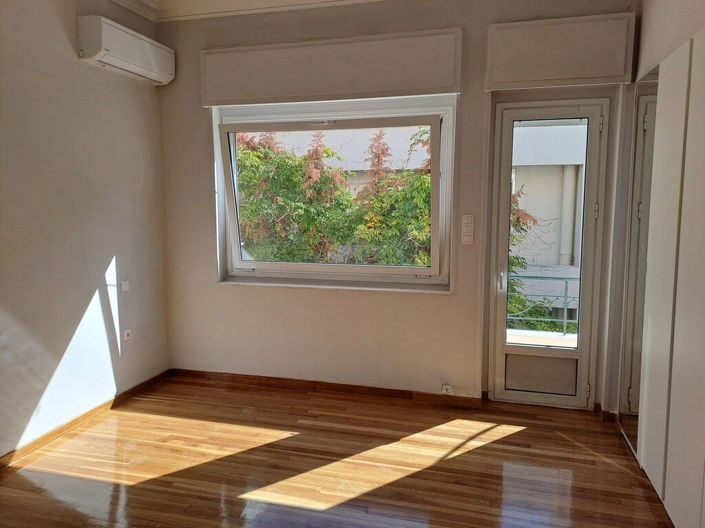 Image No.12-3 Bed Flat for sale