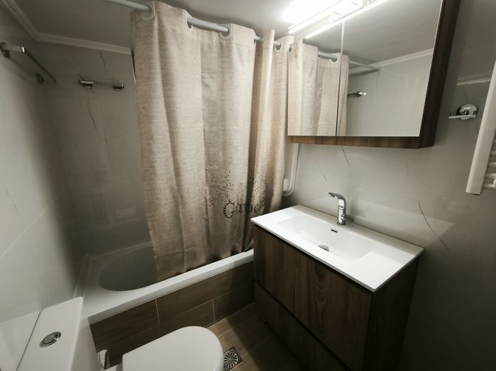 Image No.8-2 Bed Flat for sale