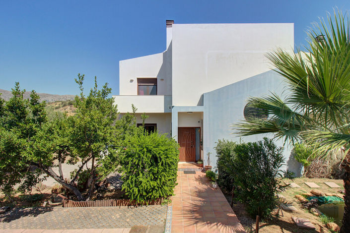 Image No.1-6 Bed Property for sale