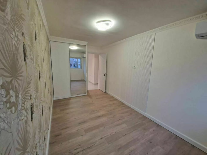 Image No.10-3 Bed Flat for sale