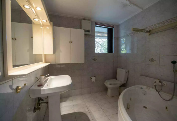 Image No.10-3 Bed Flat for sale